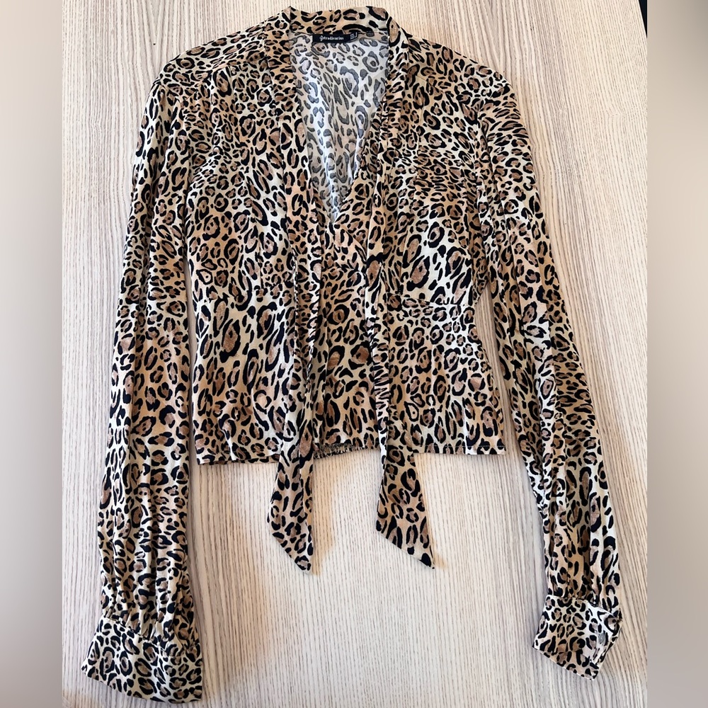 Leopard printed blouse. Stradivarius S size